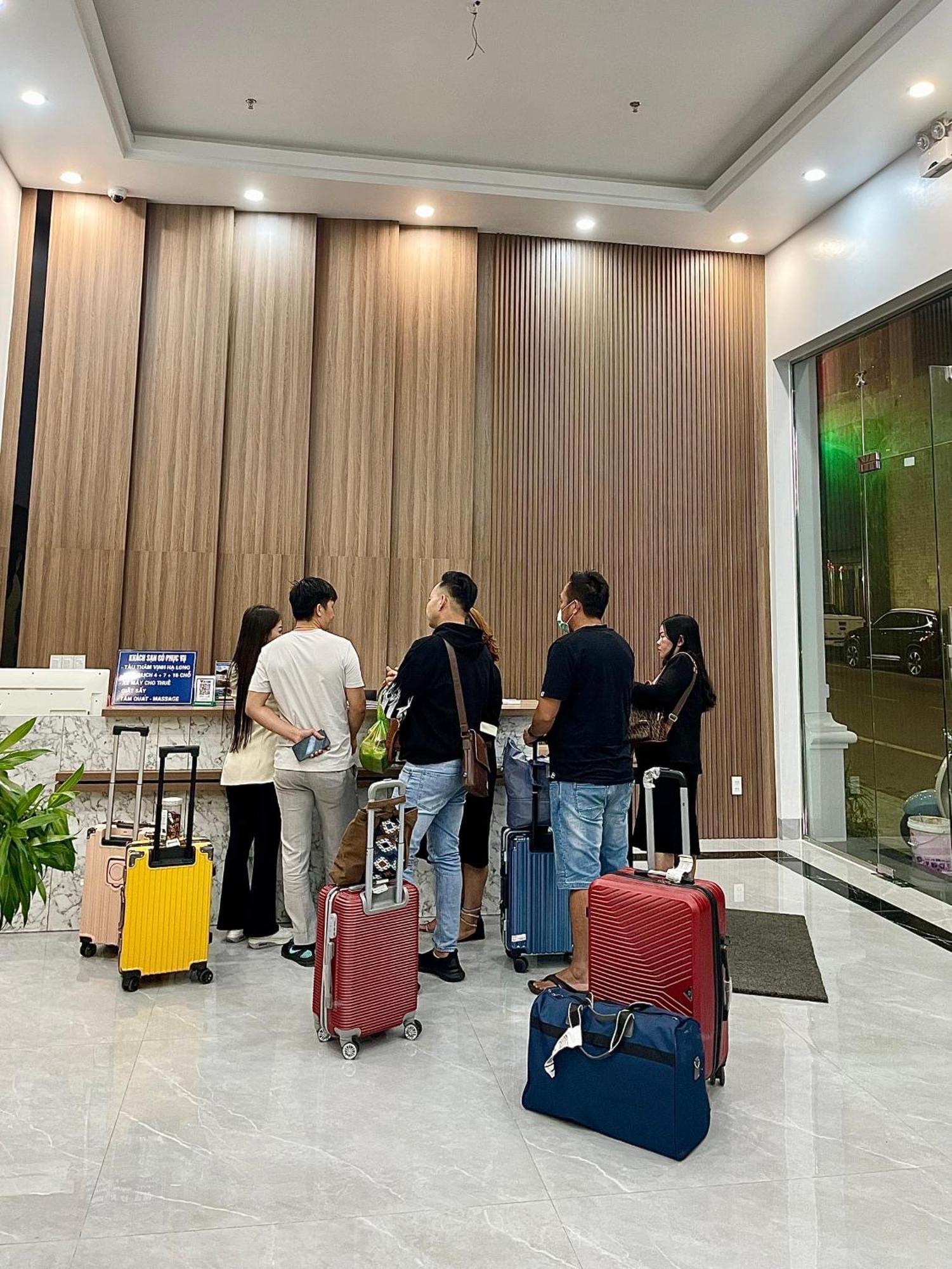 Central Halong Hotel Ха Лонг Екстериор снимка