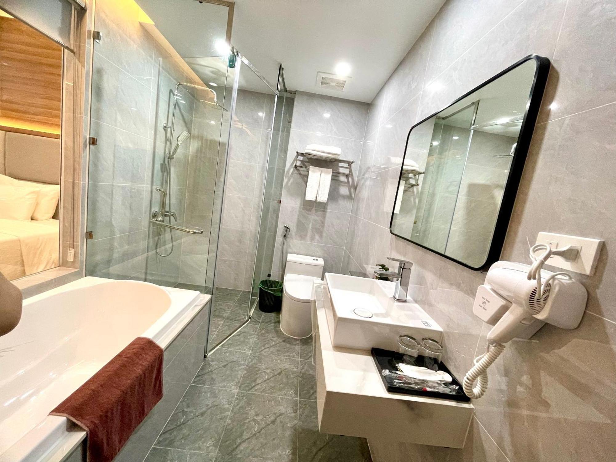 Central Halong Hotel Ха Лонг Екстериор снимка