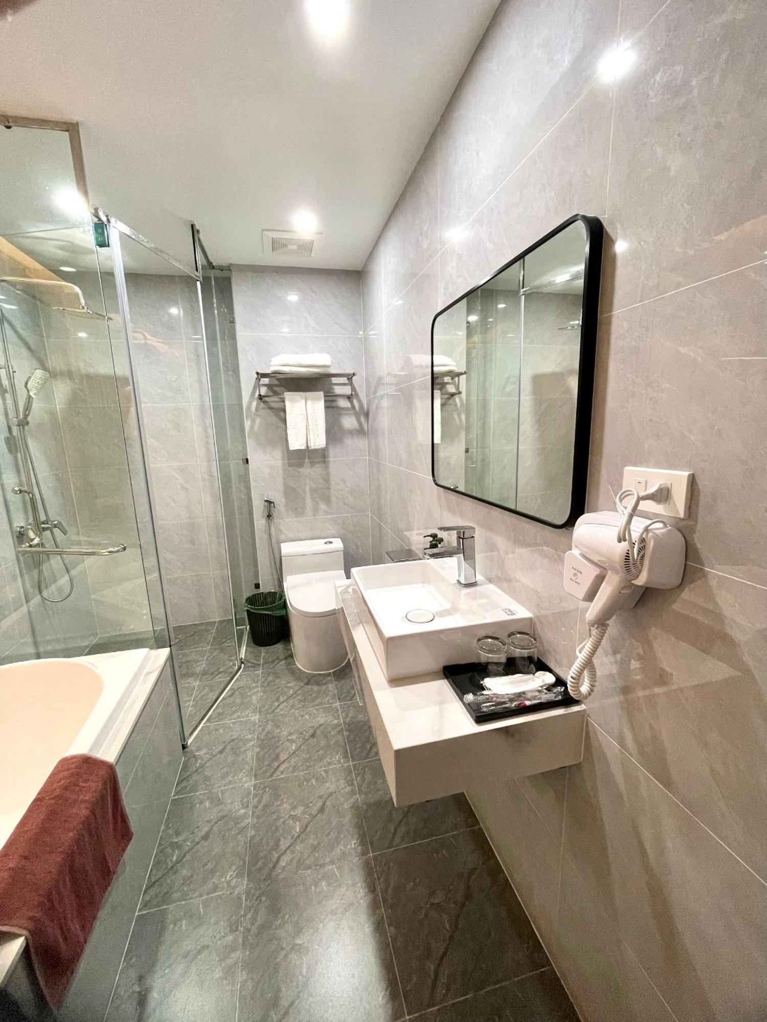 Central Halong Hotel Ха Лонг Екстериор снимка