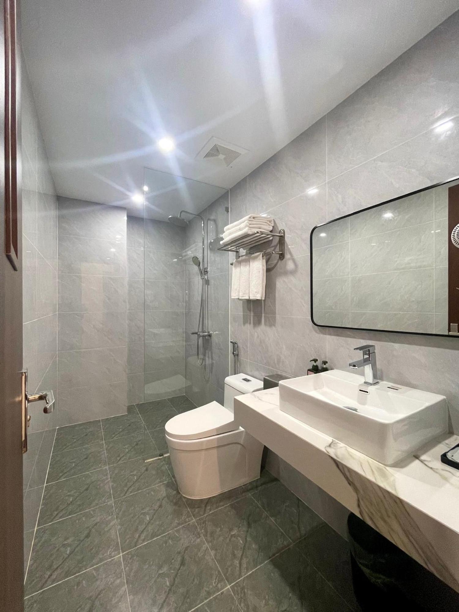 Central Halong Hotel Ха Лонг Екстериор снимка