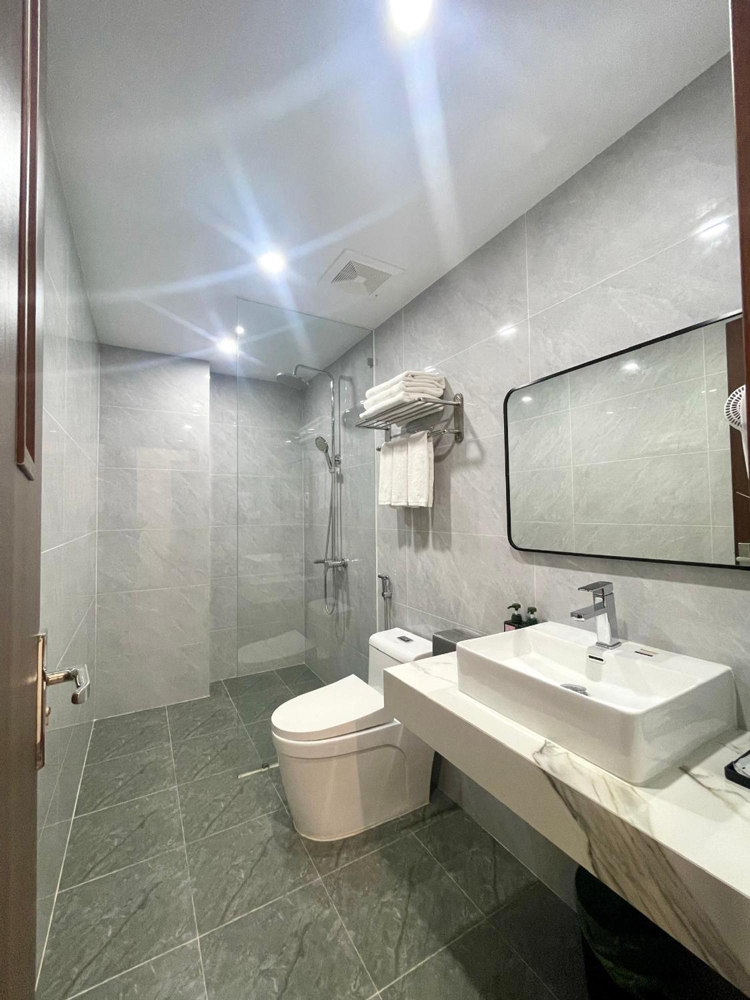 Central Halong Hotel Ха Лонг Екстериор снимка