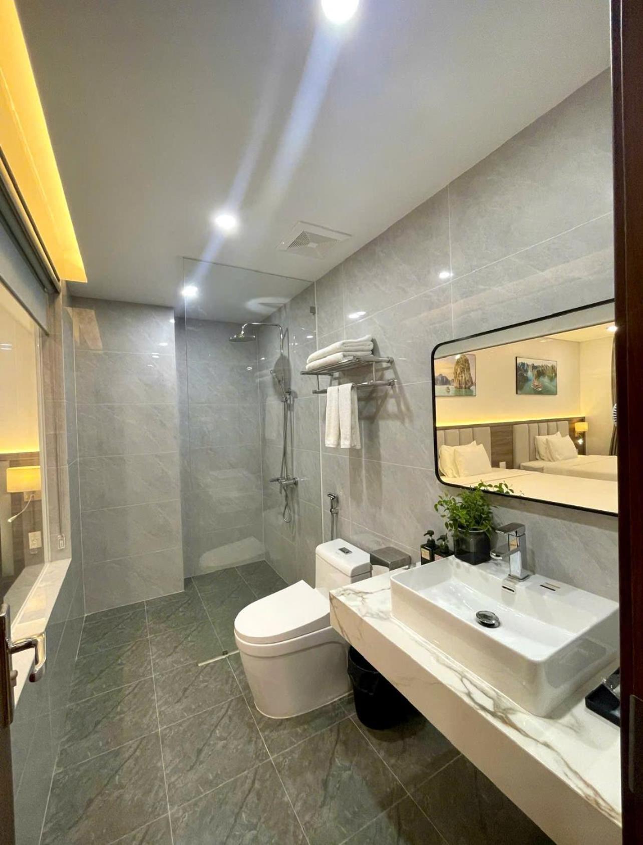 Central Halong Hotel Ха Лонг Екстериор снимка